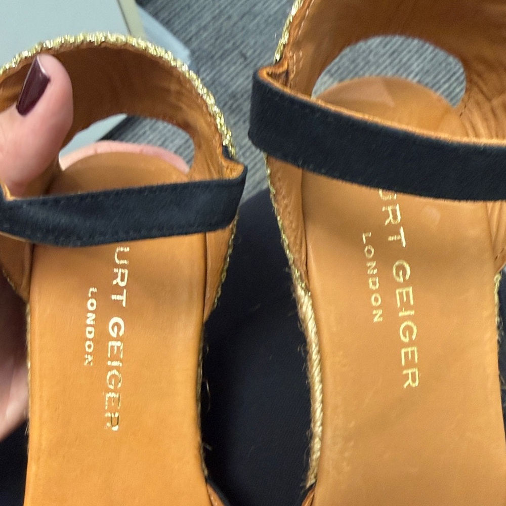 Kurt Geiger Black and Gold Wedges size 7,5 - Picture 7 of 8